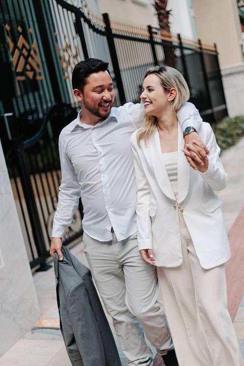 casal descontraído, ensaio pré-casamento, cumplicidade no ensaio, estilo casual no casamento, casal publicitário criativo'