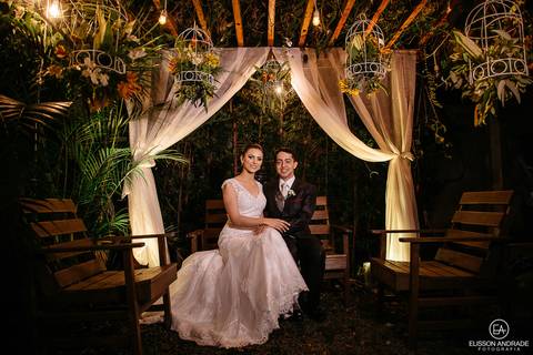 Cerimônia de casamento, retrato dos recém casados, casamento mini-wedding no restaurante Quintal de Casa, em Apucarana/PR'