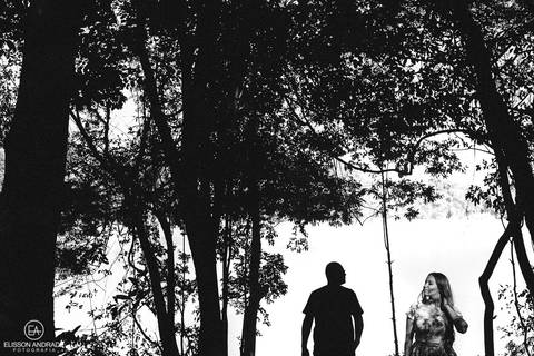 Retrato foto de noivos no ensaio pré-wedding com os noivos no parque do ingá em Maringá'