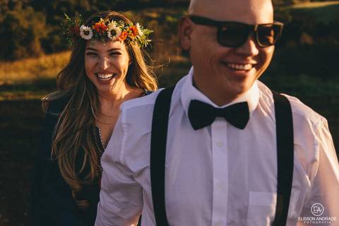 Ensaio pré-wedding em maringá, fotos no campo de trigo no por do sol'