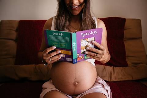 Ensaio de gestante, lifestyle, dentro de casa, Rio de Janeiro/RJ'
