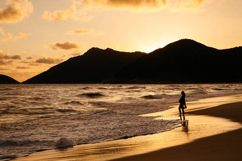 Ensaio de gestante na praia Grumari do Rio de Janeiro, RJ'