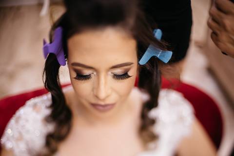 fotos do making of da noiva em salão de beleza, studio beleza dourada, Maringá/PR'