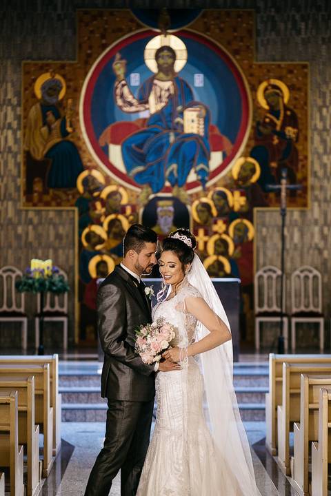 sessão de fotos de recém casados, após a cerimônia de casamento'