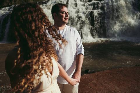 Ensaio de bodas de estanho, 10 anos de casamento. Ensaio realizado na casa do casal e no salto bandeirantes.'