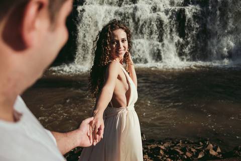 Ensaio de bodas de estanho, 10 anos de casamento. Ensaio realizado na casa do casal e no salto bandeirantes.'