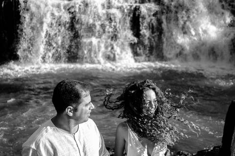 Ensaio de bodas de estanho, 10 anos de casamento. Ensaio realizado na casa do casal e no salto bandeirantes.'