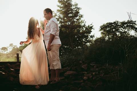 Ensaio de bodas de estanho, 10 anos de casamento. Ensaio realizado na casa do casal e no salto bandeirantes.'