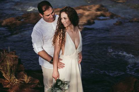 Ensaio de bodas de estanho, 10 anos de casamento. Ensaio realizado na casa do casal e no salto bandeirantes.'
