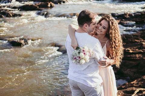 Ensaio de bodas de estanho, 10 anos de casamento. Ensaio realizado na casa do casal e no salto bandeirantes.'
