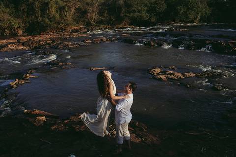 Ensaio de bodas de estanho, 10 anos de casamento. Ensaio realizado na casa do casal e no salto bandeirantes.'