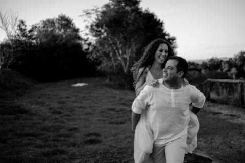 Ensaio de bodas de estanho, 10 anos de casamento. Ensaio realizado na casa do casal e no salto bandeirantes.'