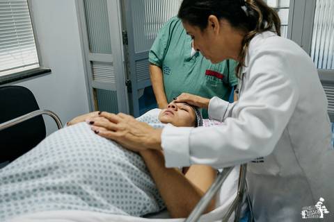 Fotografia de parto, hospital santa rita, em Maringá/PR'