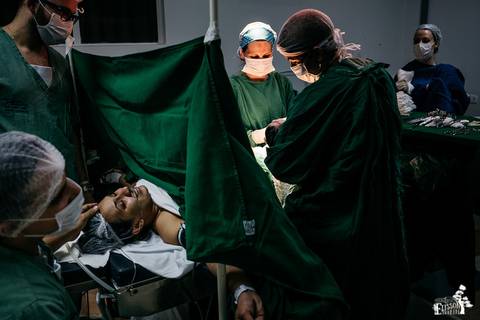 Fotografia de parto, hospital santa rita, em Maringá/PR'