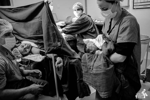 Fotografia de parto, hospital santa rita, em Maringá/PR'