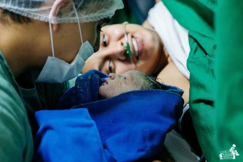 Fotografia de parto, hospital santa rita, em Maringá/PR'