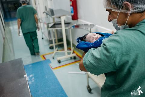Fotografia de parto, hospital santa rita, em Maringá/PR'