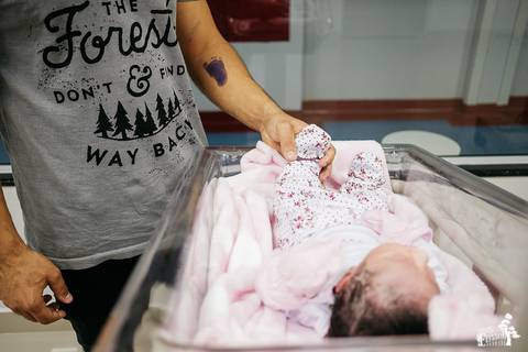 Fotografia de parto, hospital santa rita, em Maringá/PR'