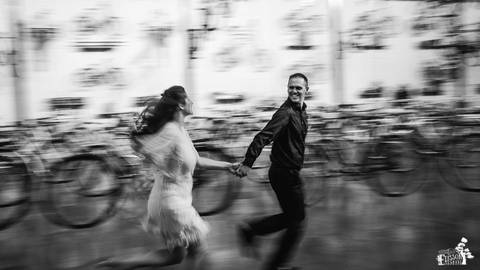 Pre-wedding session, esession, realizado num museu de bicicletas'
