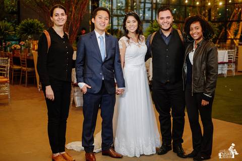 Fotografia de Casamento Boho no Moress Fazenda, Londrina, de fotógrafo de casais de Maringá/PR, em dia nublado e com chuva'