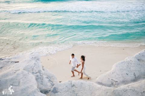Fotografia de casamento na praia, casamento pé na areia, fotógrafo de Maringá/PR fotografando, e-session, destination photographer, destination wedding cancun beach, mexico'