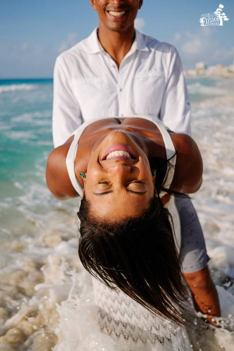 Fotografia de casamento na praia, casamento pé na areia, fotógrafo de Maringá/PR fotografando, e-session, destination photographer, destination wedding cancun beach, mexico'