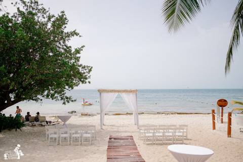 Fotografia de casamento na praia, casamento pé na areia, fotógrafo de Maringá/PR fotografando destination wedding em Cancun, Mexico, foto da praia, local da cerimônia de casamento'