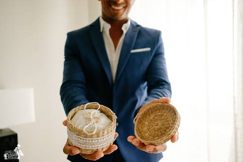 Fotografia de casamento na praia, casamento pé na areia, fotógrafo de Maringá/PR fotografando destination wedding em Cancun, Mexico, foto do making of do noivo'