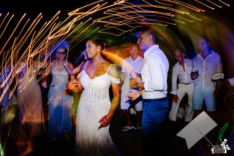 Fotografia de casamento na praia, casamento pé na areia, fotógrafo de Maringá/PR fotografando destination wedding em Cancun, Mexico, durante a festa'
