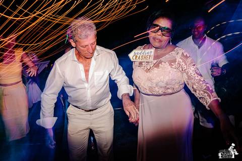 Fotografia de casamento na praia, casamento pé na areia, fotógrafo de Maringá/PR fotografando destination wedding em Cancun, Mexico, durante a festa'