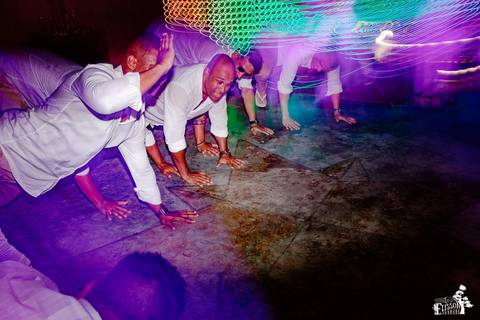 Fotografia de casamento na praia, casamento pé na areia, fotógrafo de Maringá/PR fotografando destination wedding em Cancun, Mexico, durante a festa'