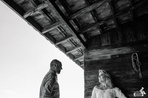 foto em ensaio pré-wedding, casal sertanejo, foto em preto e branco'