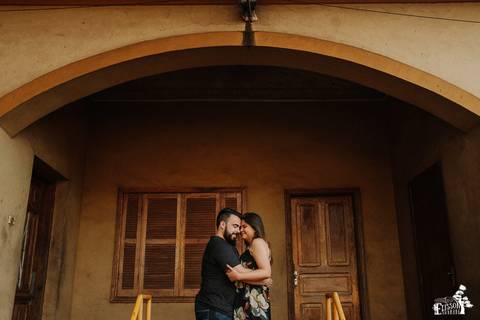 Ensaio fotográfico pré-wedding de casal em fábrica abandonada na cidade de Marialva/PR'