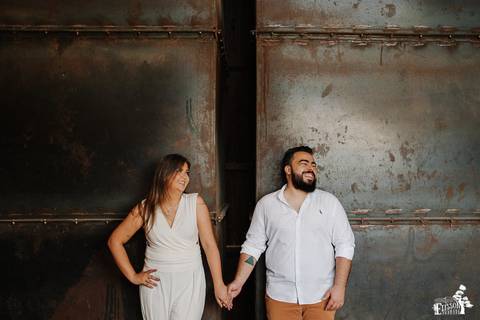 Ensaio fotográfico pré-wedding de casal em fábrica abandonada na cidade de Marialva/PR'