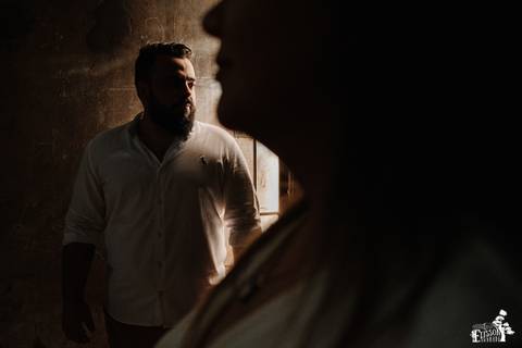 Ensaio fotográfico pré-wedding de casal em fábrica abandonada na cidade de Marialva/PR'