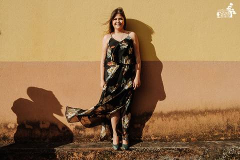 Ensaio fotográfico pré-wedding de casal em fábrica abandonada na cidade de Marialva/PR, usando sombras na composição'