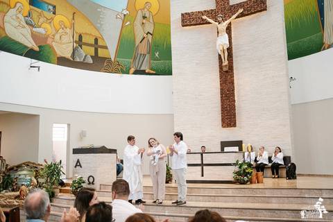 Foto de batizado na igreja são josé operário, em Maringá'