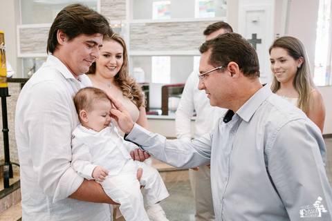 Foto de batizado na igreja são josé operário, em Maringá'