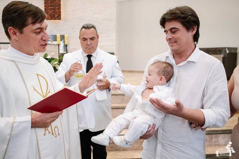 Foto de batizado na igreja são josé operário, em Maringá'