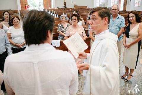 Foto de batizado na igreja são josé operário, em Maringá'