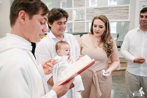 Foto de batizado na igreja são josé operário, em Maringá'
