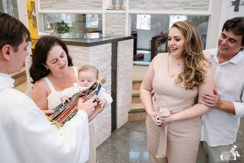 Foto de batizado na igreja são josé operário, em Maringá'