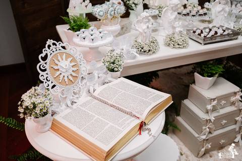 Foto de decoração de festa de batizado na igreja são josé operário, em Maringá'