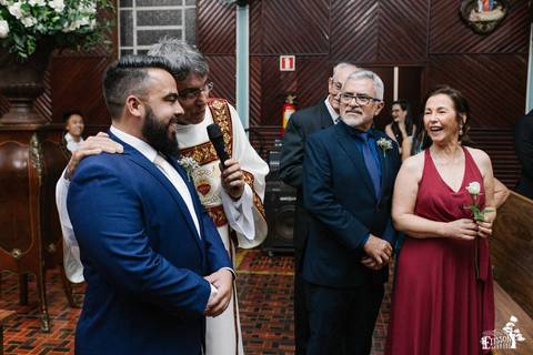 noivo, em maringá, esperando a entrada da noiva, no dia do casamento'