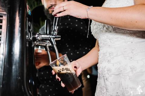 cerveja artesanal feita pelos noivos para o casamento'