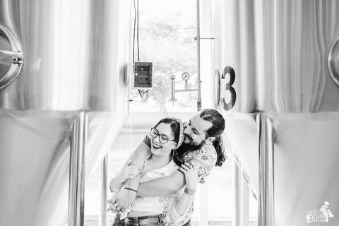 Ensaio pré-wedding no Eden Beer em Maringá/PR'