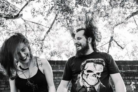 Ensaio pré-wedding no meio da rua em Maringá'