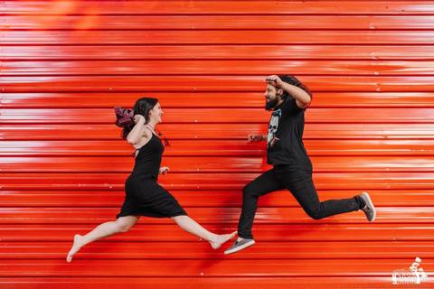 Ensaio pré-wedding no meio da rua em Maringá'