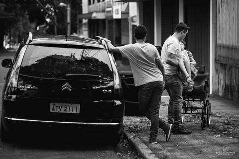 making off do noivo, em maringá, na barbearia que o noivo frequentava desde a infancia'