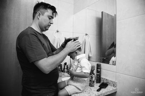 making off do noivo, no dia do casamento, na casa do noivo'